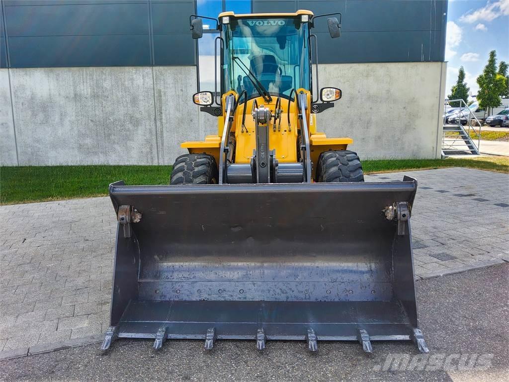 Volvo L 30G 소형 굴삭기 7톤 미만