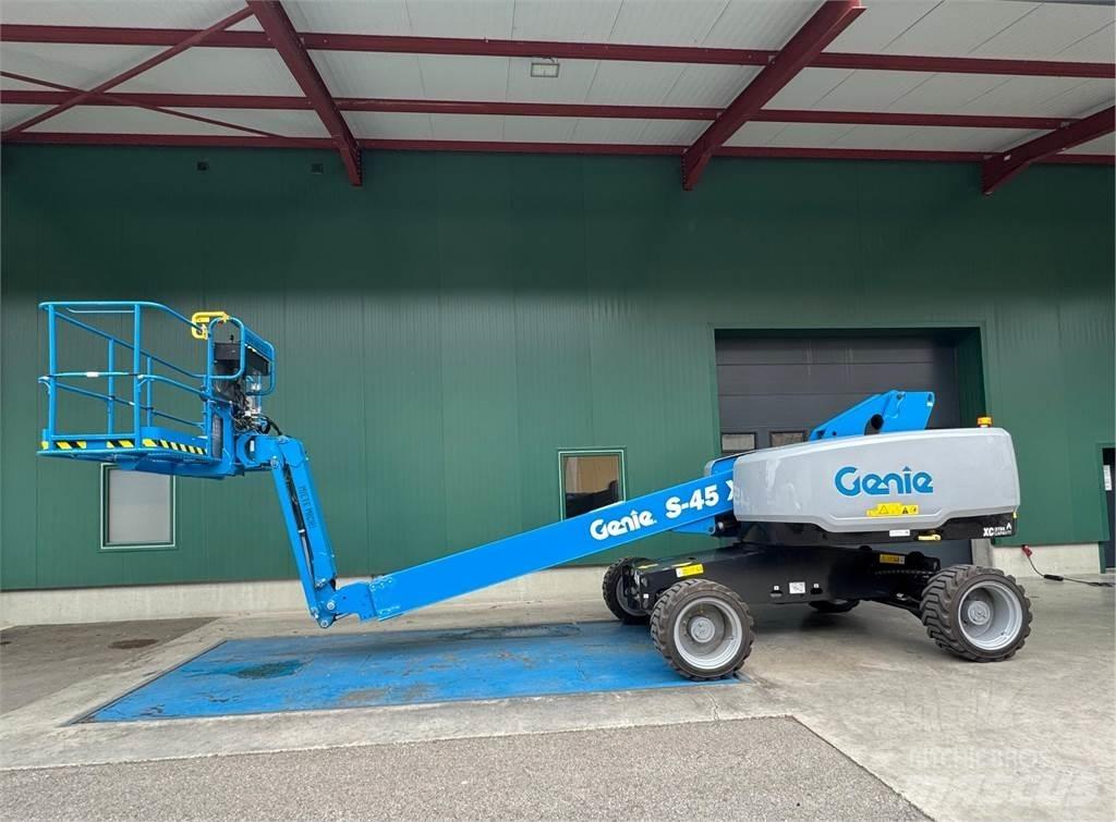 Genie S-45 XC 관절형 전동이동 리프트