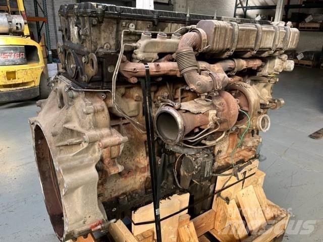 Detroit DD15 엔진