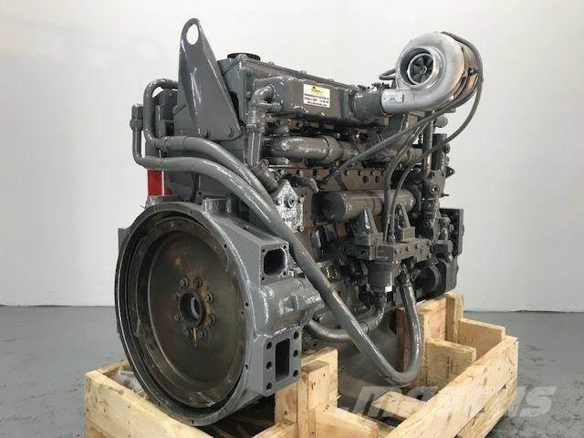 Komatsu M11-C 엔진