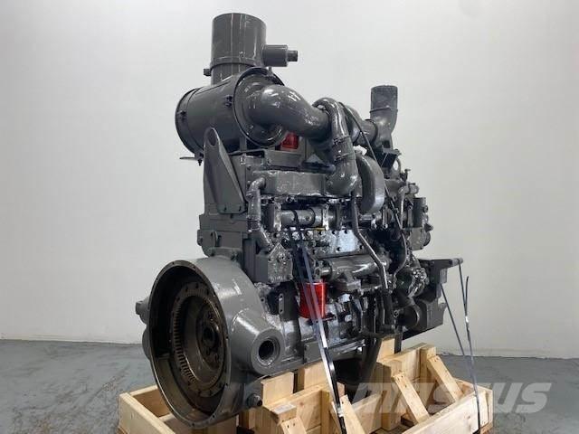 Komatsu M11-C 엔진