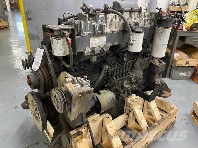 Komatsu SA6D125E-2 엔진