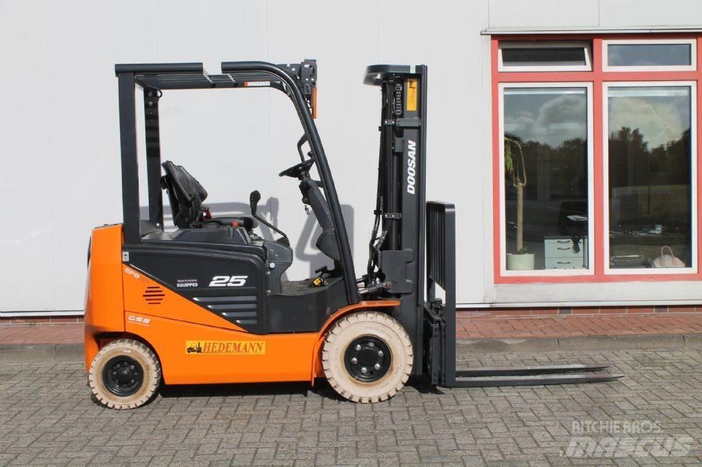 Doosan B25NS 전동 지게차