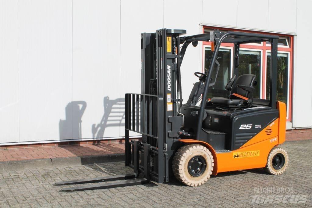 Doosan B25NS 전동 지게차