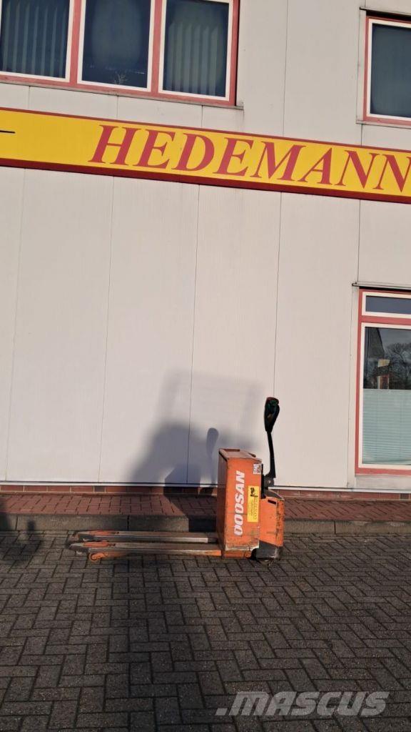 Doosan LEDH18 핸드파레트 트럭