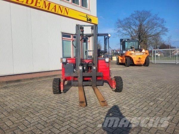 Moffett M4 25.3 험지용 트럭