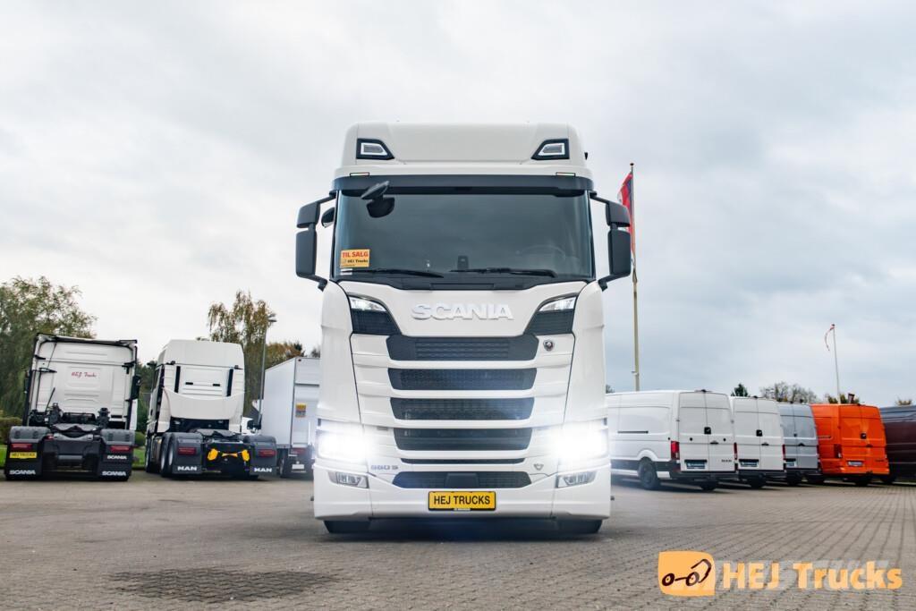 Scania S660 A6x2/4NB 트랙터 유닛