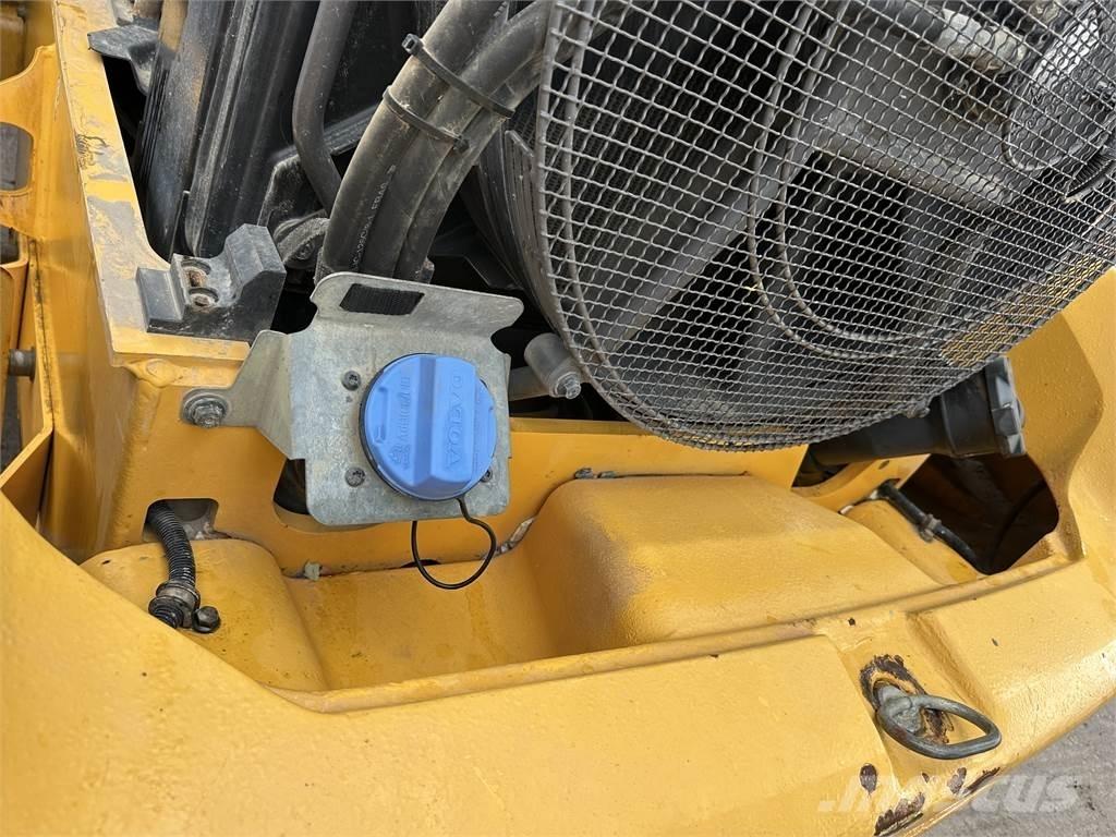 Volvo BM L70H 프론트 로더 및 굴착기