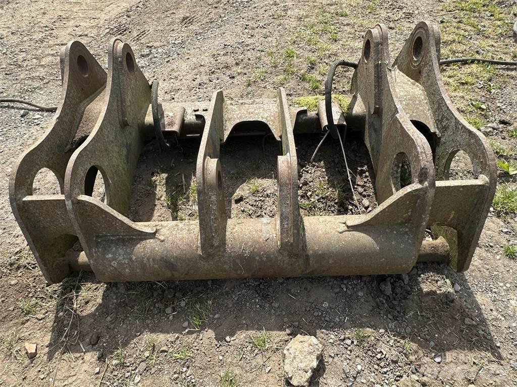 Volvo quick coupler  휠로우더