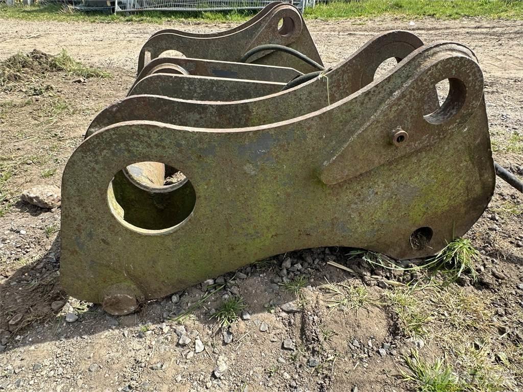 Volvo quick coupler  휠로우더