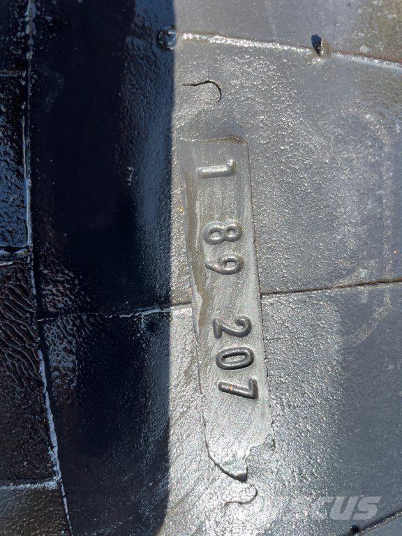  13.00-18 dæk 340-45 - 7 stk. 타이어, 휠 및 림