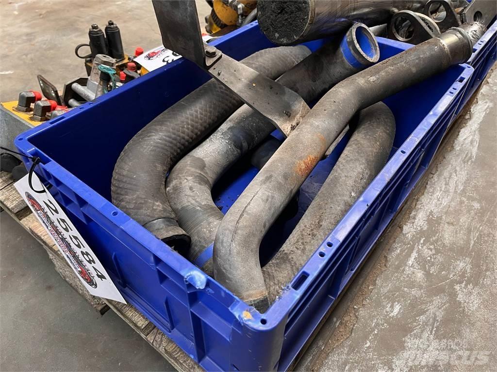 CAT 323D kølerslanger 엔진