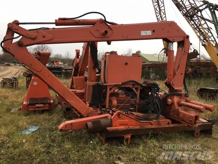 Hiab 670 A/T 크레인