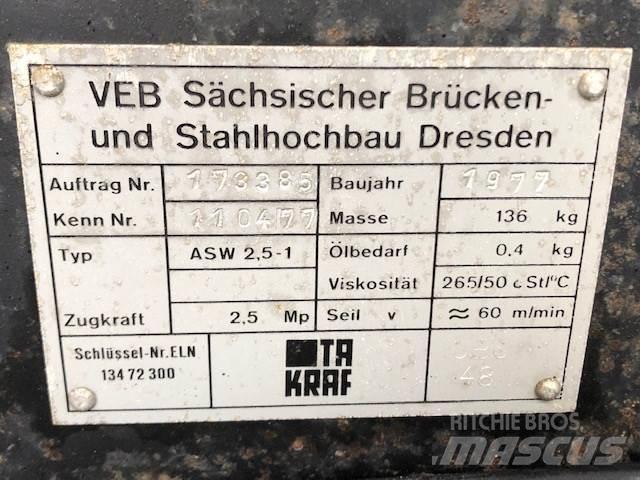 VEB spil - 2,5 T - 2 stk. 자재 기중기 및 권양기