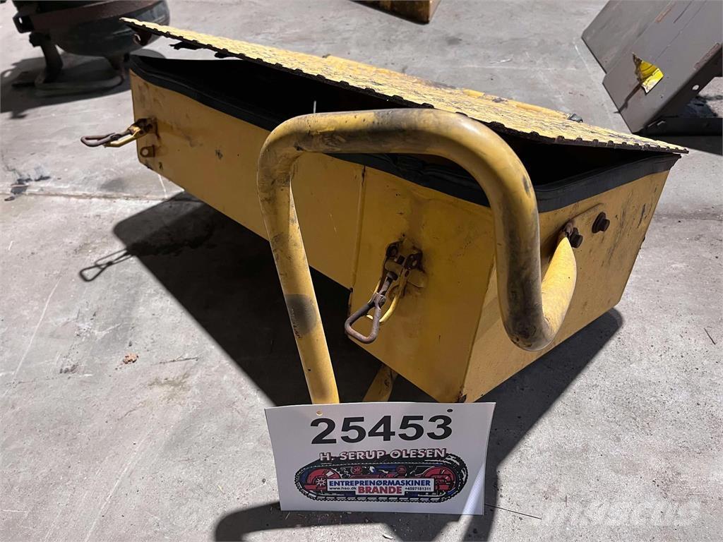 Volvo L120F værktøjskasse 기타 부품  