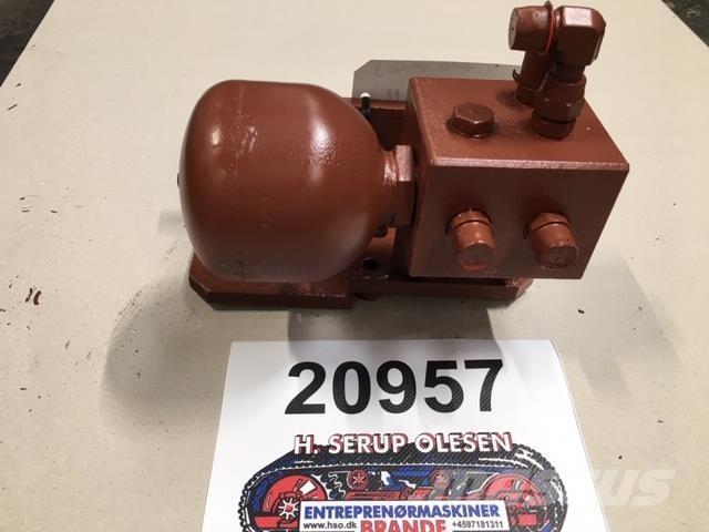 Volvo L180E Accumulator 유압식 기계