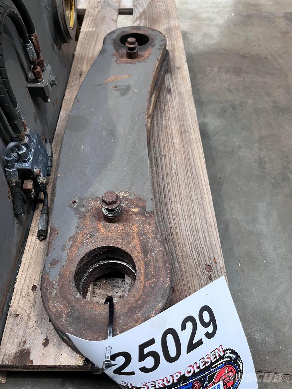 Volvo L90E Link Arm 기타 부품  