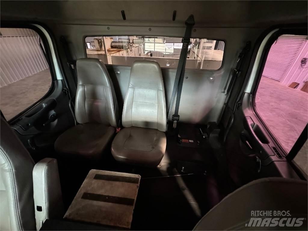 Freightliner 108SD 시립/다목적 차량