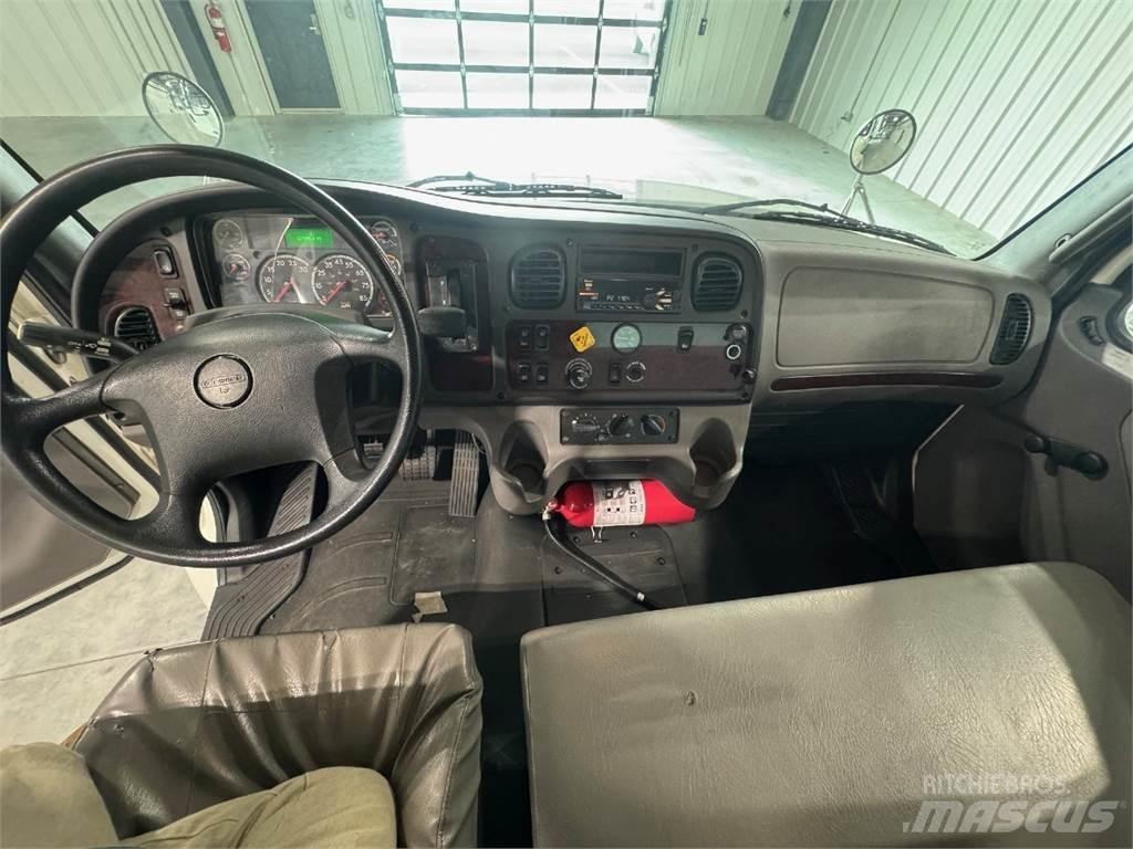 Freightliner M2 탑차 트럭