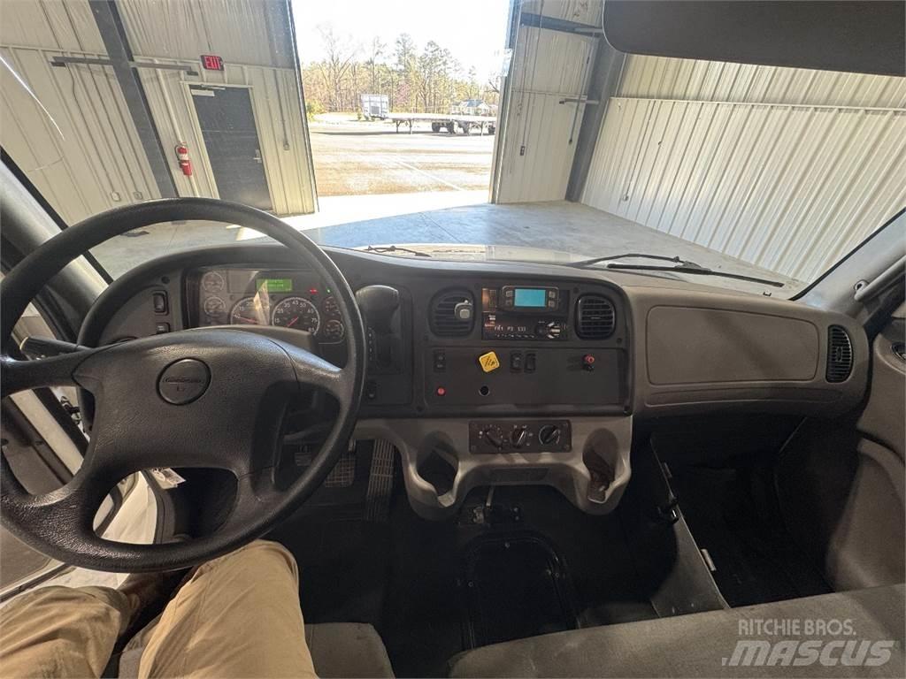 Freightliner M2 탑차 트럭