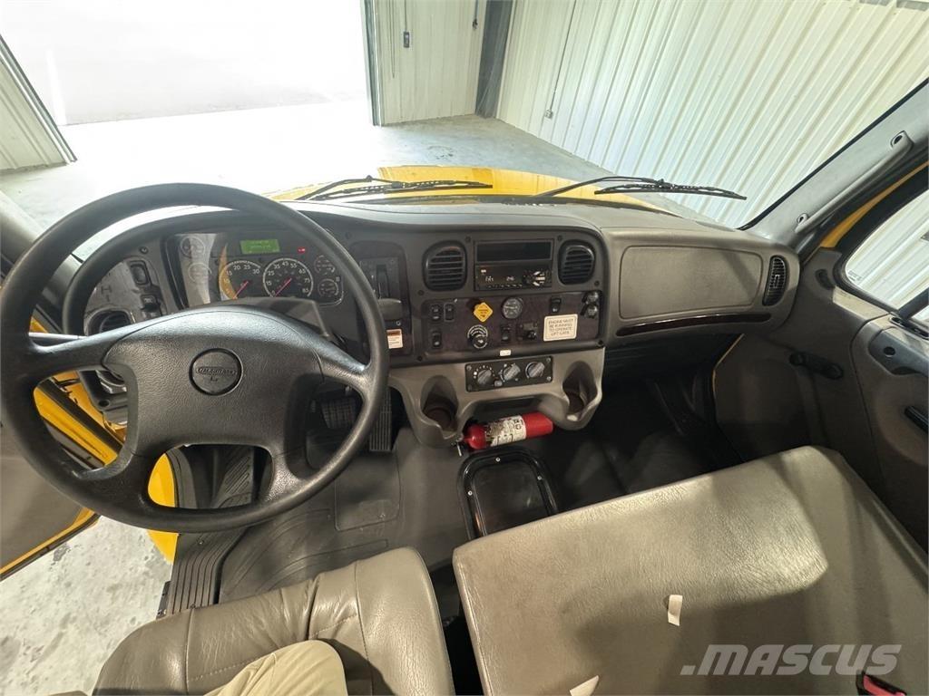 Freightliner M2 탑차 트럭