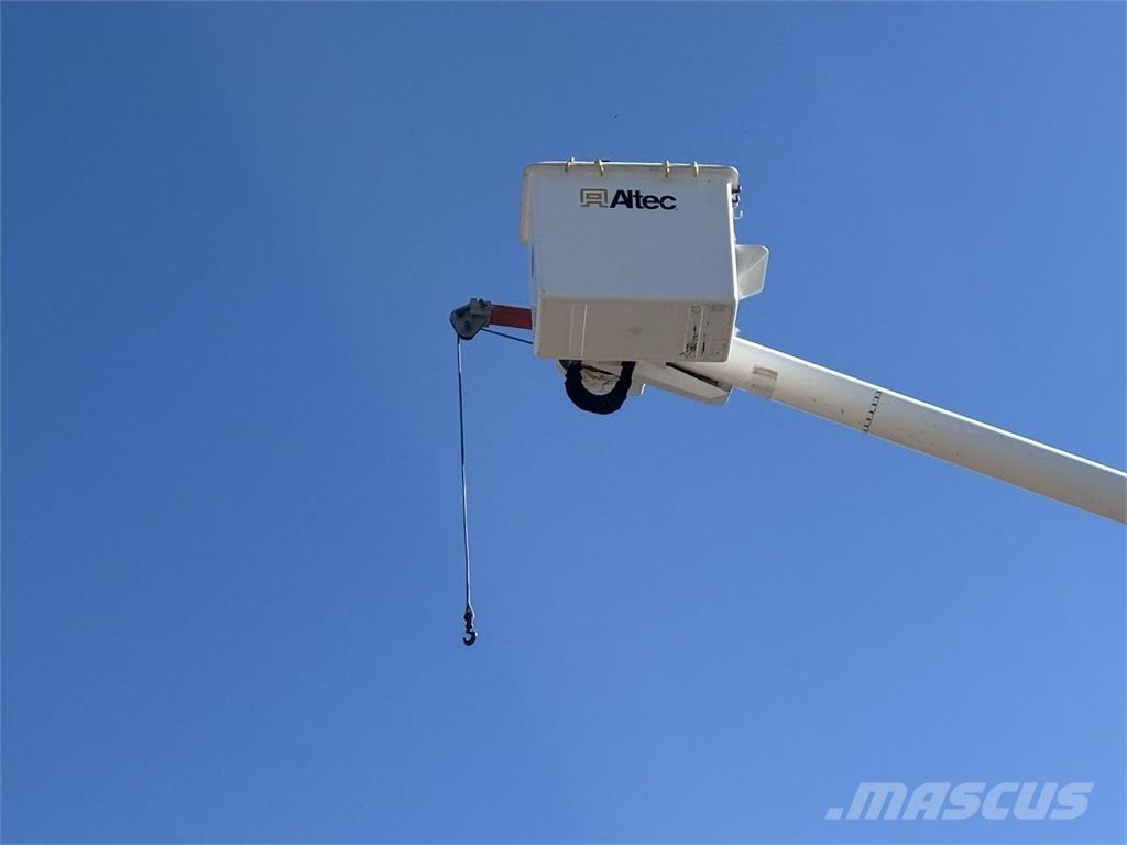 Freightliner M2 트럭 탑재 고소작업대