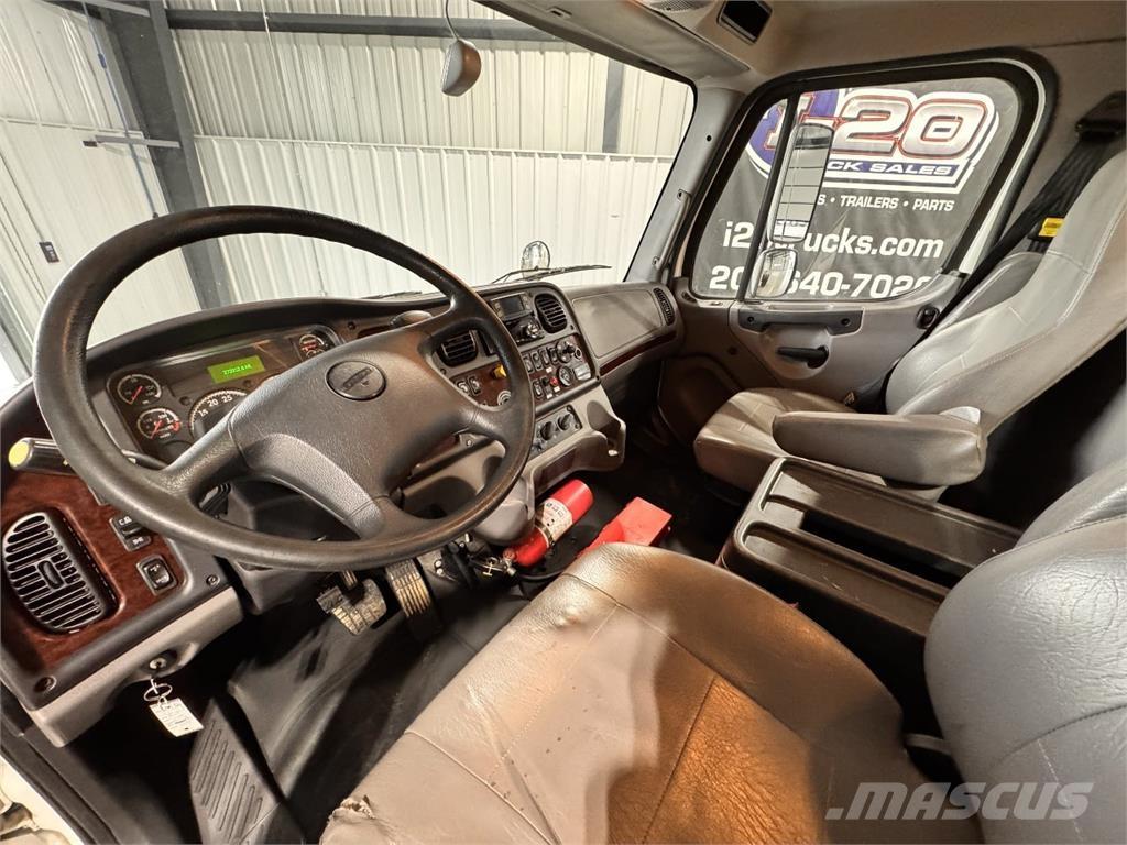 Freightliner M2 새시 운전실 트럭