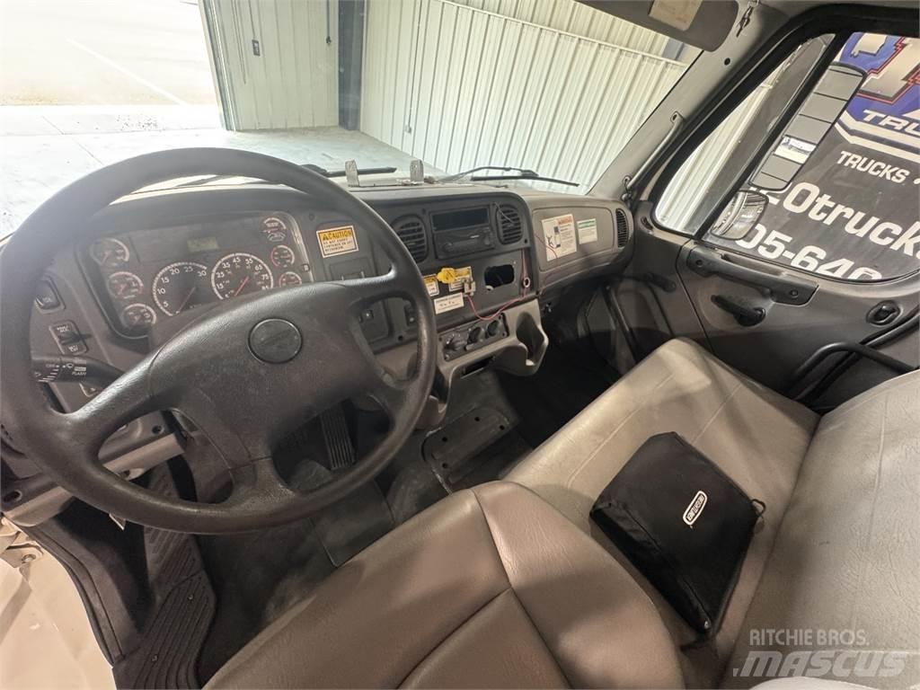 Freightliner M2 106 새시 운전실 트럭