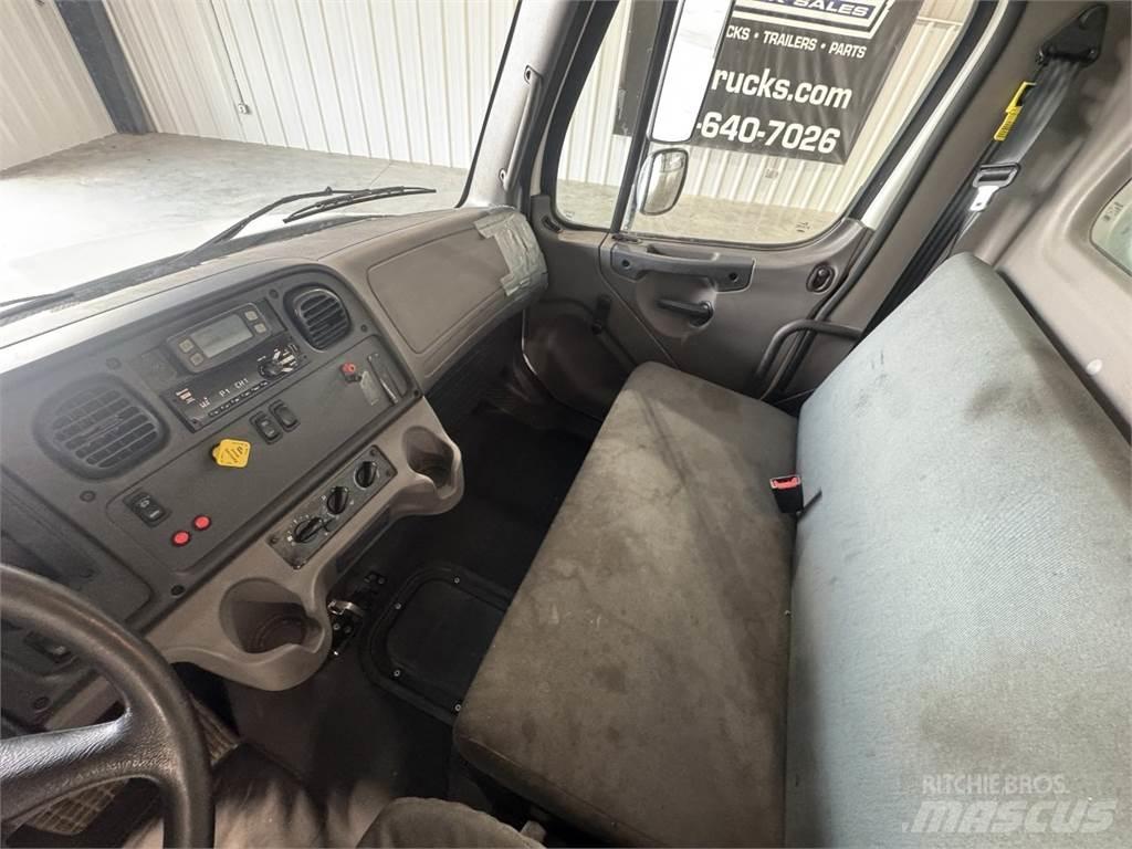 Freightliner M2106 탑차 트럭