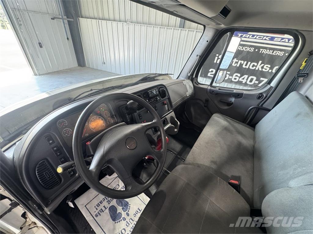 Freightliner M2106 탑차 트럭