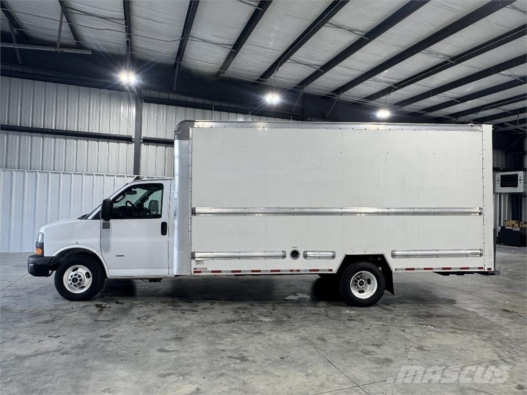 GMC G33903 탑차 트럭