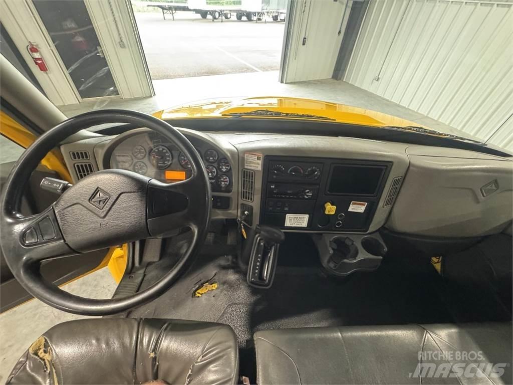 International 4300 탑차 트럭
