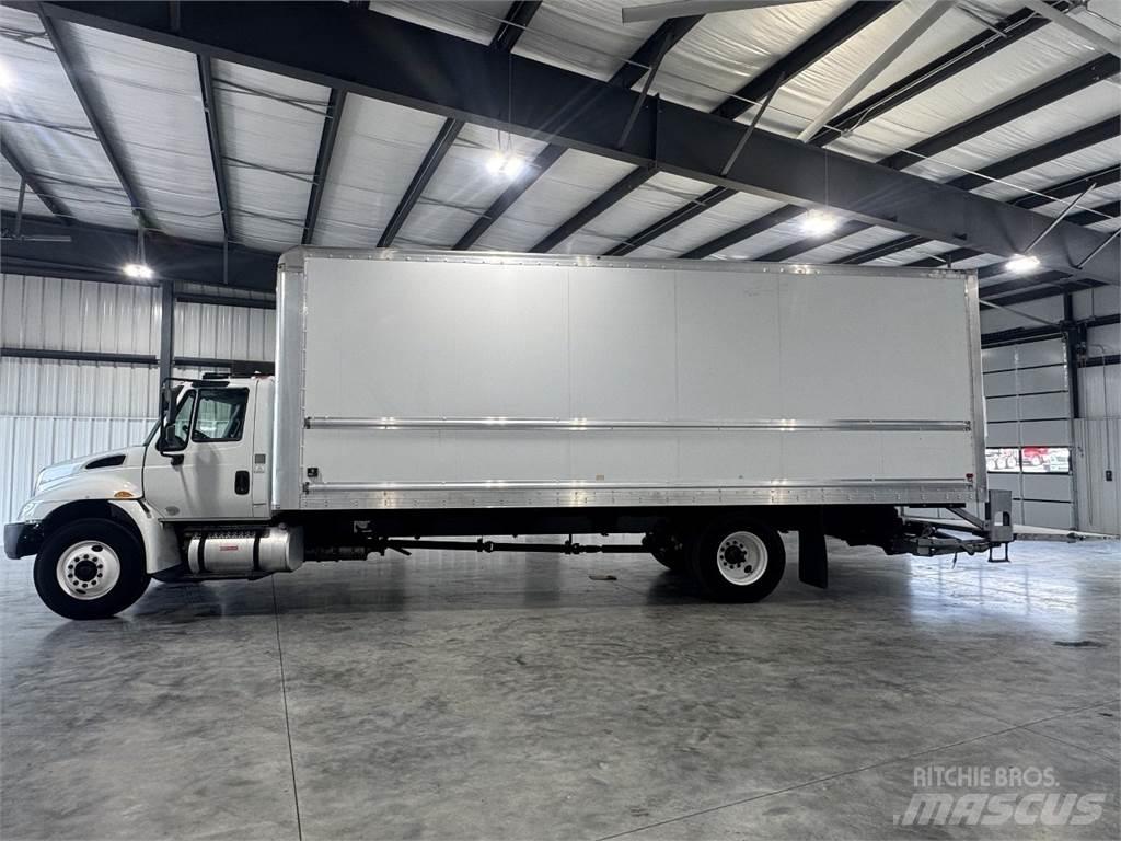 International 4300 탑차 트럭