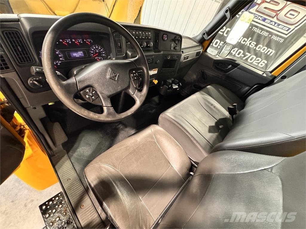 International MV607 탑차 트럭