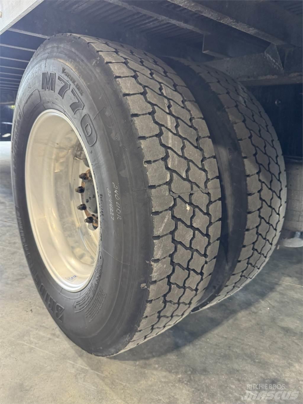Kenworth T270 탑차 트럭