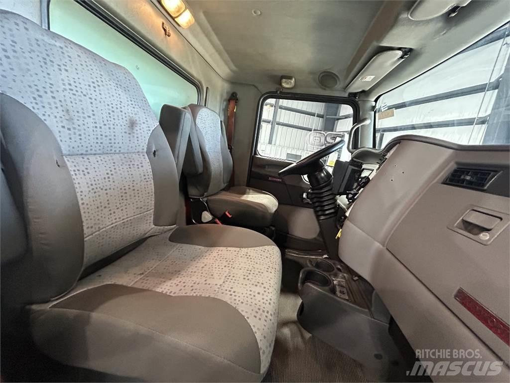 Kenworth T270 탑차 트럭