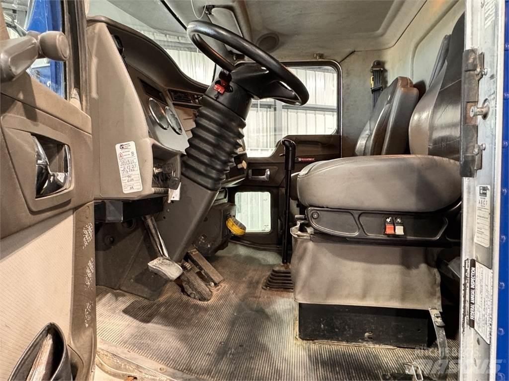 Kenworth T370 플랫베드/드롭사이드 트럭