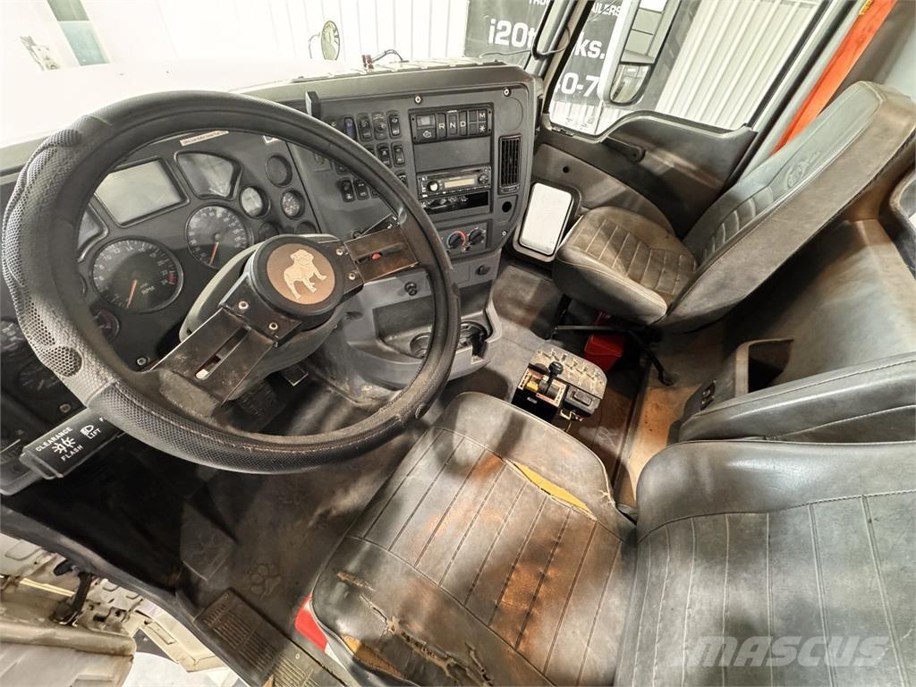 Mack CHU613 트랙터 유닛