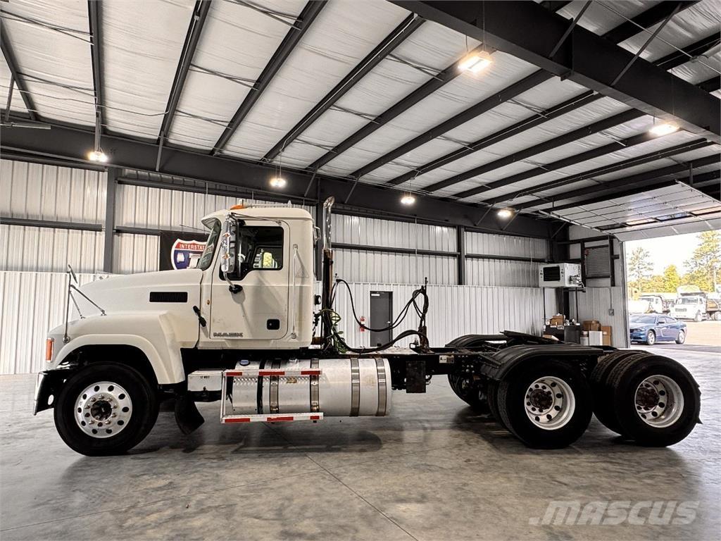 Mack CHU613 트랙터 유닛