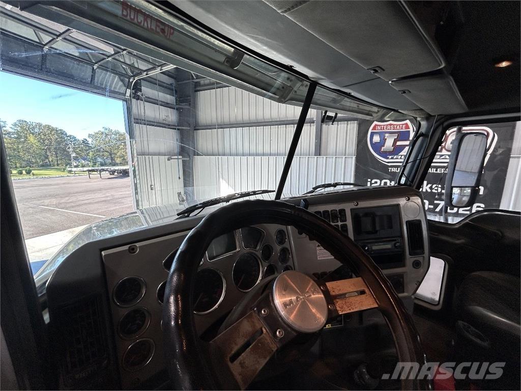 Mack CHU613 트랙터 유닛