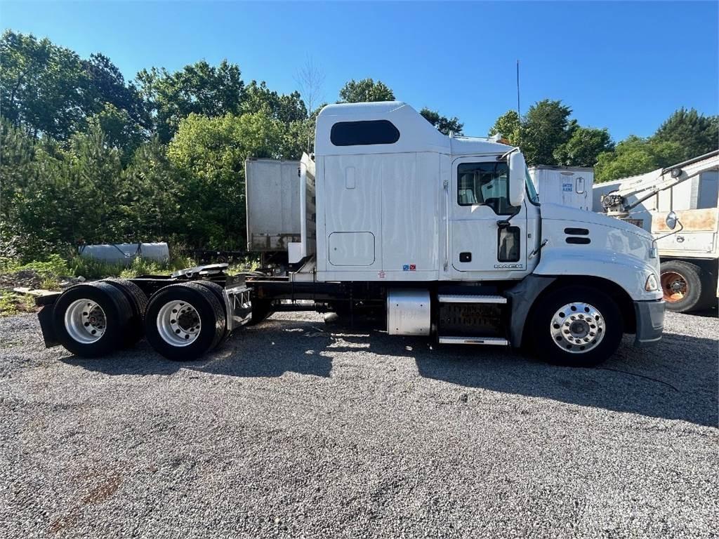Mack CXU613 트랙터 유닛