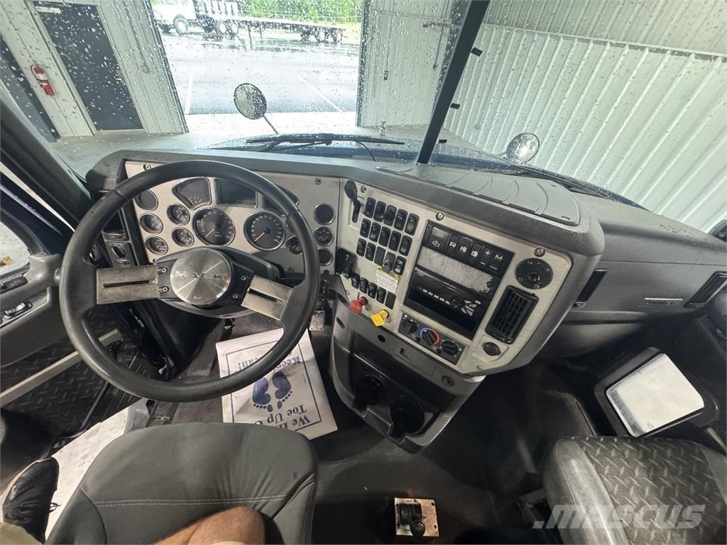 Mack CXU613 트랙터 유닛