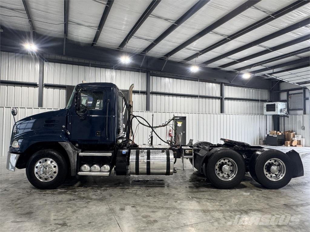 Mack CXU613 트랙터 유닛