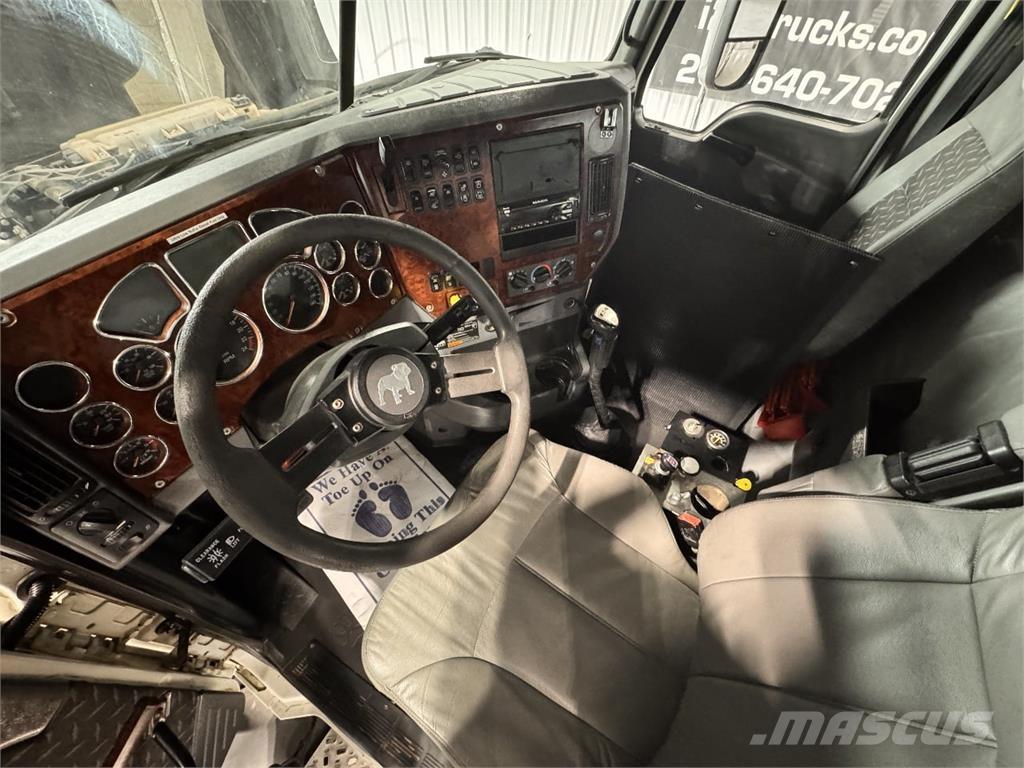 Mack Granite 덤프 트럭