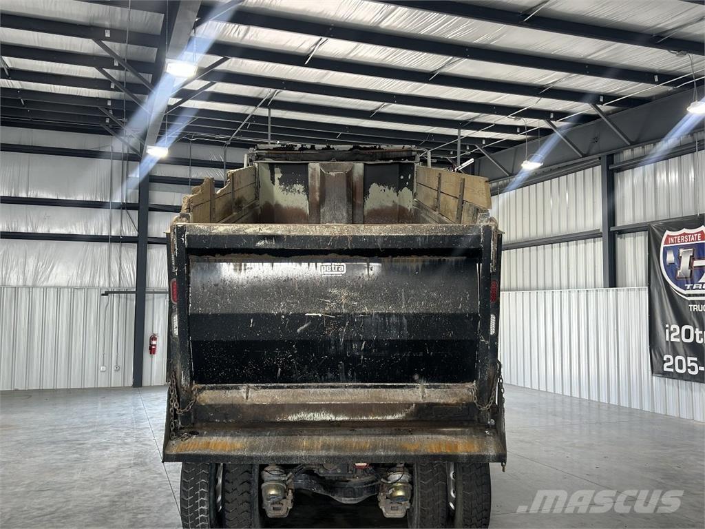 Mack Granite 덤프 트럭