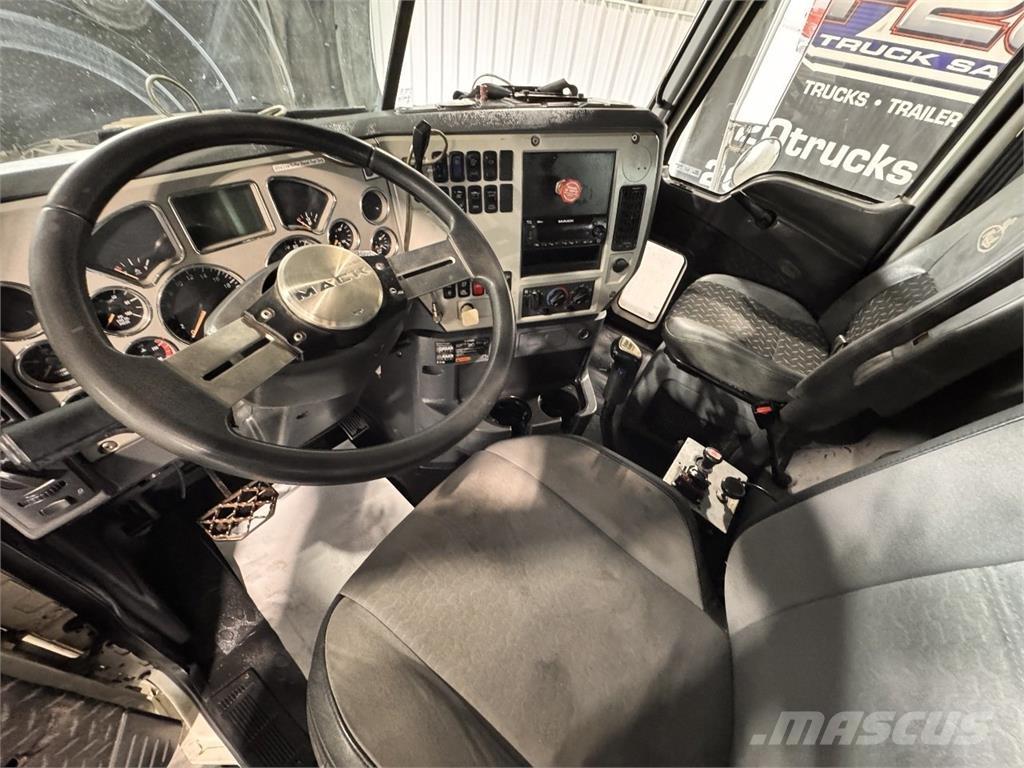 Mack Granite 덤프 트럭