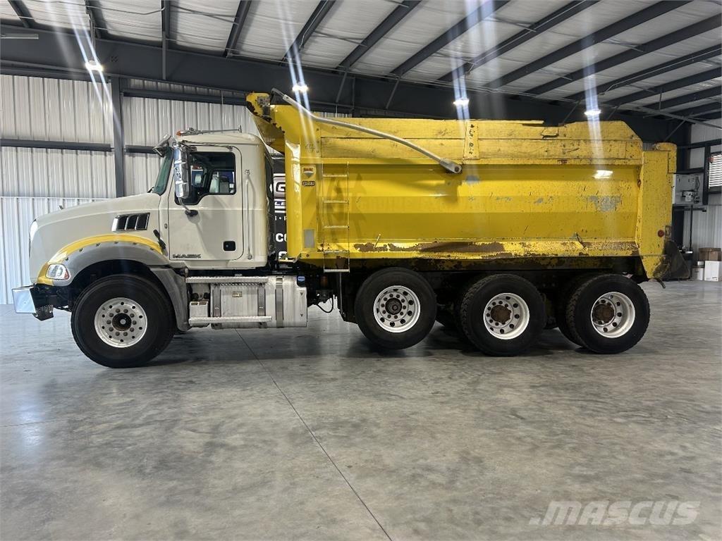 Mack Granite 덤프 트럭
