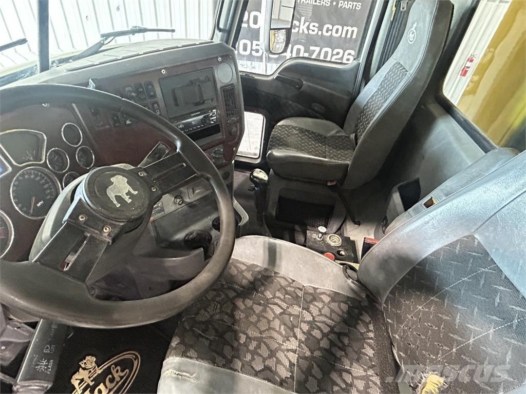 Mack Granite 덤프 트럭