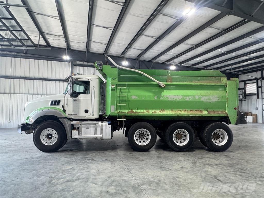 Mack Granite 덤프 트럭