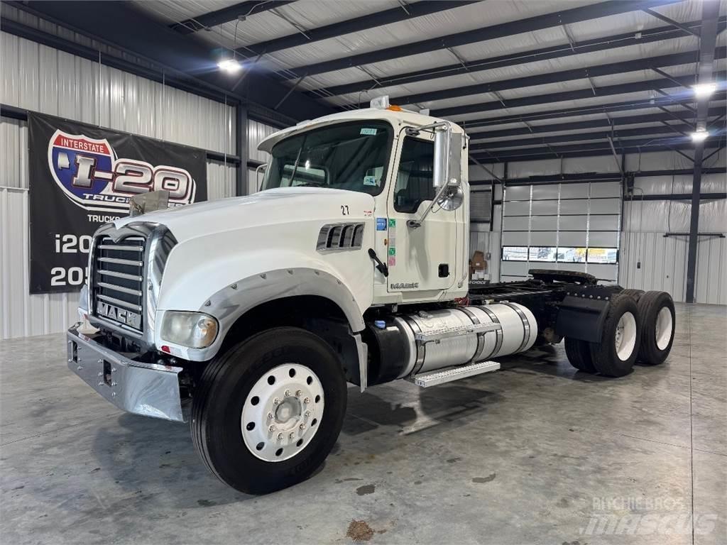 Mack GU713 트랙터 유닛